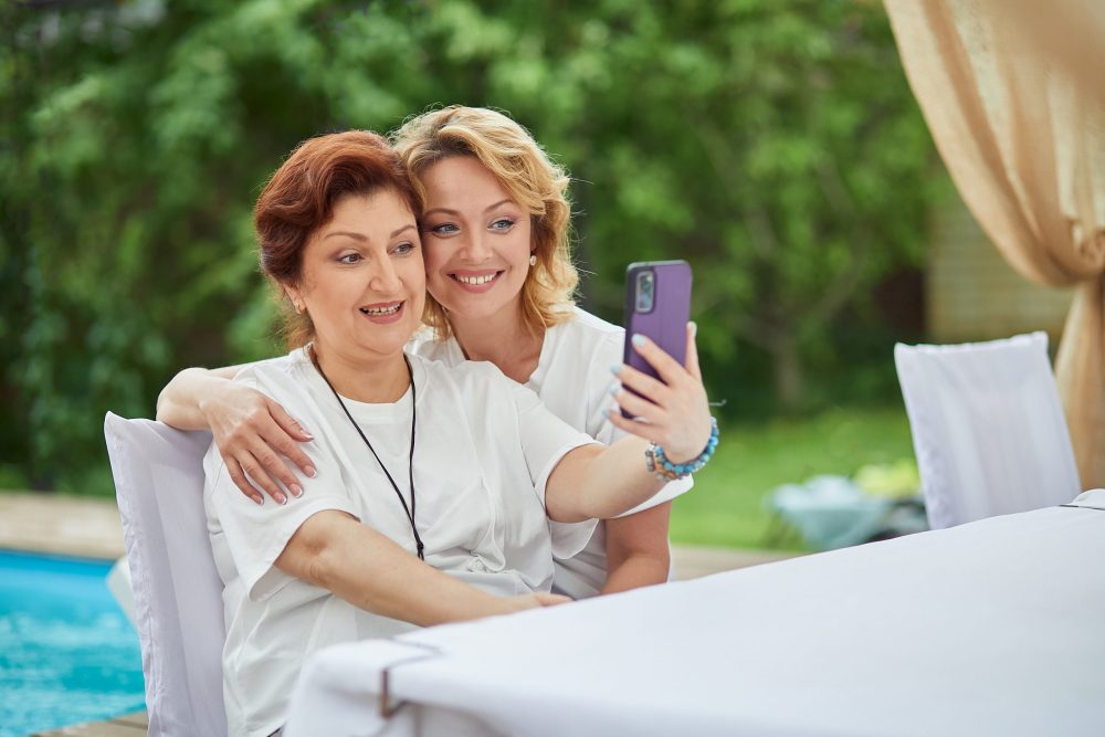 SHUTTERSTOCK MEGAFON 256 I 512 GB 2