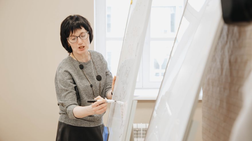 Белякова Кристина УЧИТЕЛЬ