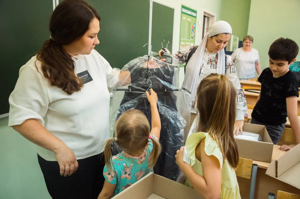 Дети из многодетных семей региона школьную форму получают в подарок. КБ