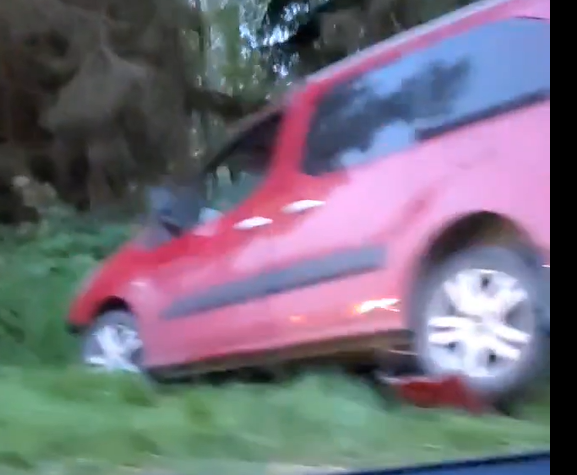 красный пежо дтп