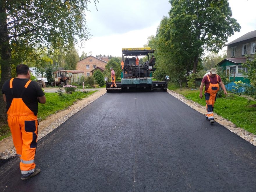 Улицу Солнечную в Мирном удалось отремонтировать благодаря дополнительному финансированию   Фото Администрация Оленинского МО