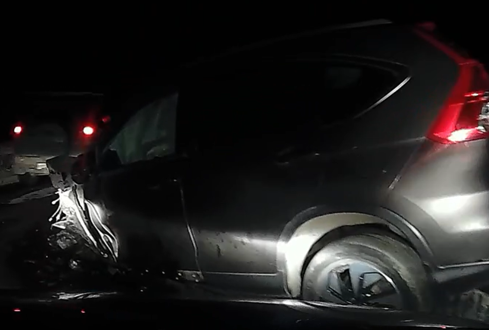 столкнулись бензовоз и кроссовер 2