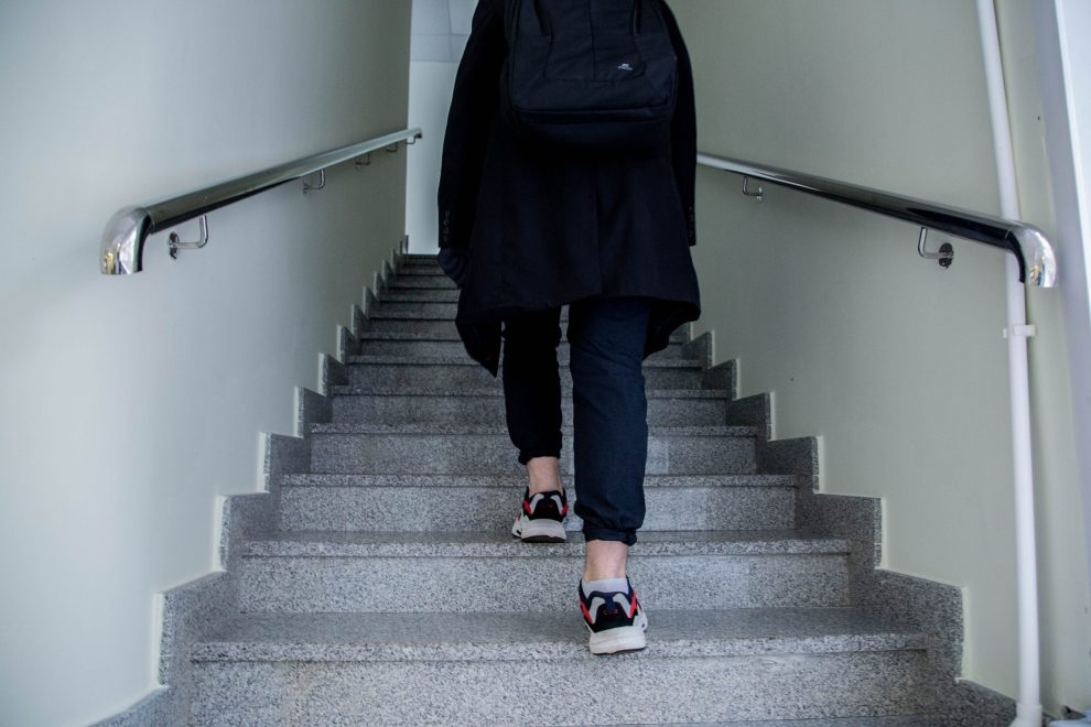 подросток, лестница, ступени