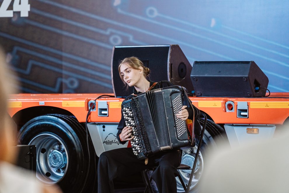 Смирнов Леонид 06527