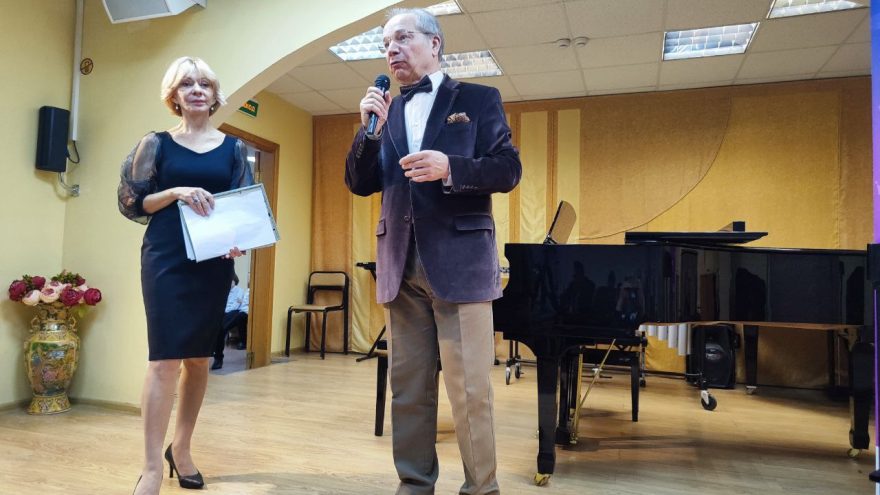 Тверь   Ю.Розум и Н.Богданова (директор ДШИ)