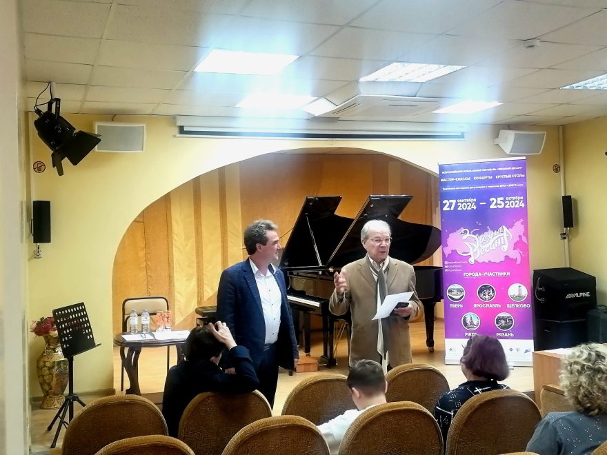 Юрий Розум тепло поприветствовал юных музыкантов   Фото Ирины Тюриной