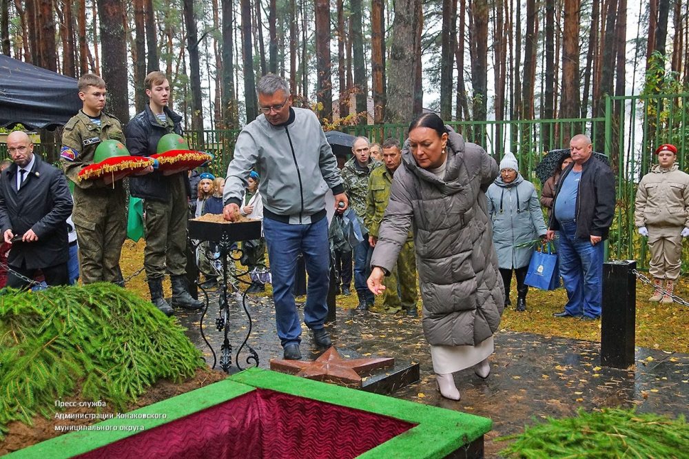 захоронение бойцов конаково 10