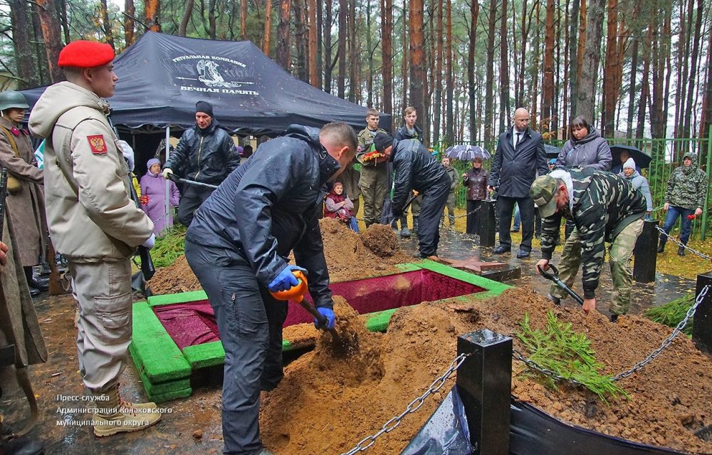 захоронение бойцов конаково 11