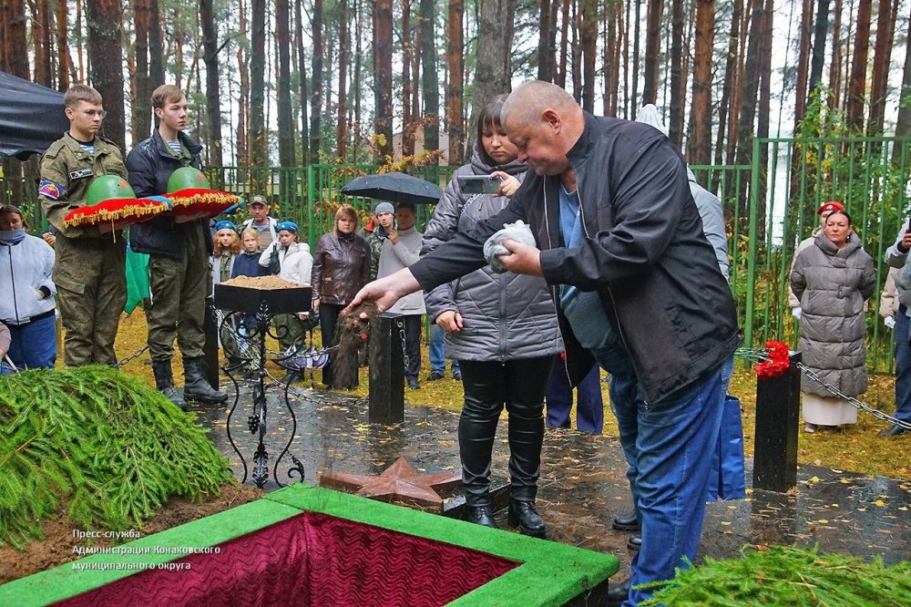 захоронение бойцов конаково 8