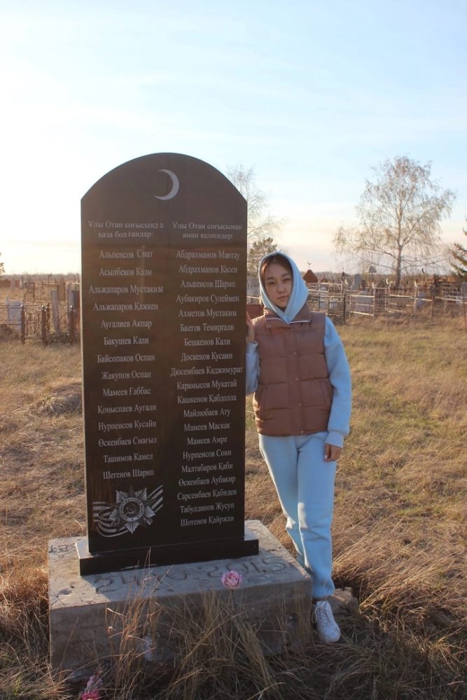 монумент в деревне александровка ни впц подвиг
