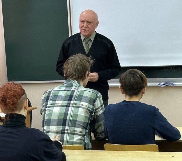 Александр Мелихов: Многие ребята приняли решение заключить контракт и отправились на военную службу