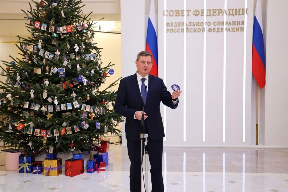 Сенатор Андрей Епишин исполнил новогоднюю мечту восьмилетней Киры из города Твери