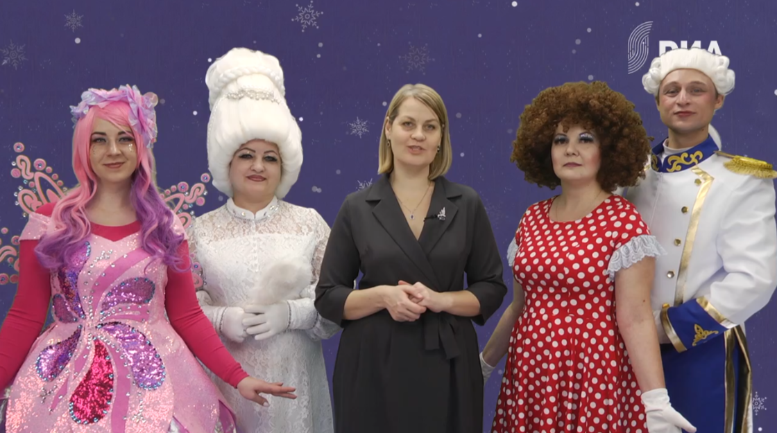 Елена Богданова поздравила с Новым годом и Рождеством