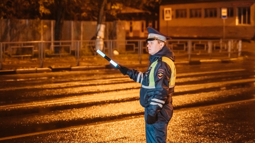 Смирнов Леонид ГАИ ОСТАНАВЛИВАЕНТ