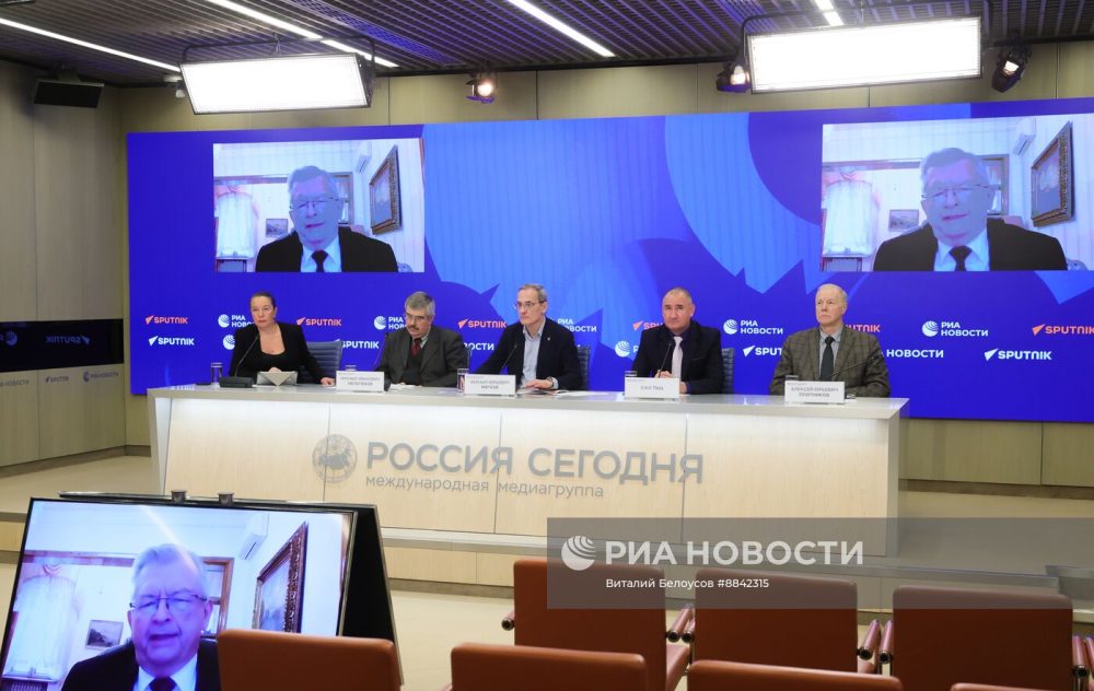 Фото РИА Новости (2)