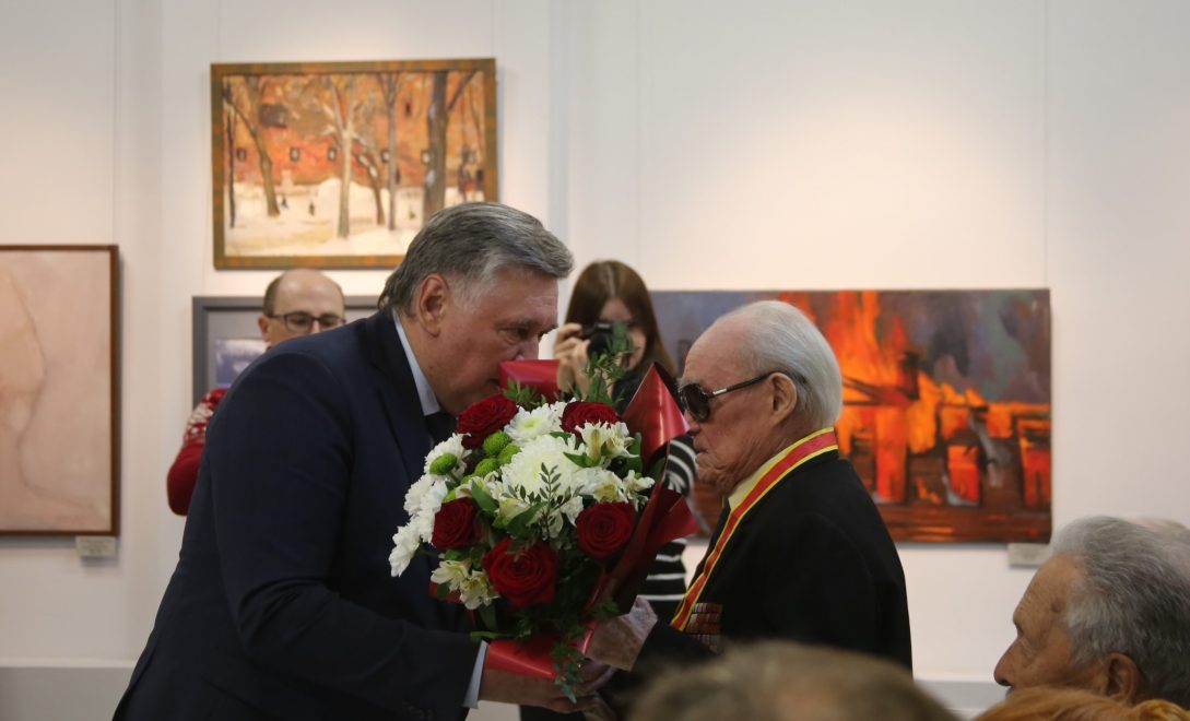 вручение знаков "Почетный гражданин"