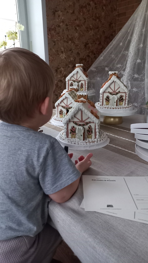 Не торты, а шедервы делает своими руками Оксана Макарова на радость всей семье   Фото из архива семьи Макаровых