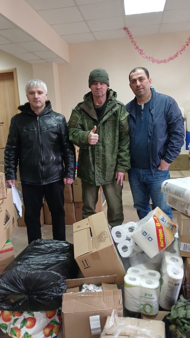 волонтеры группы победа иван сариев справа