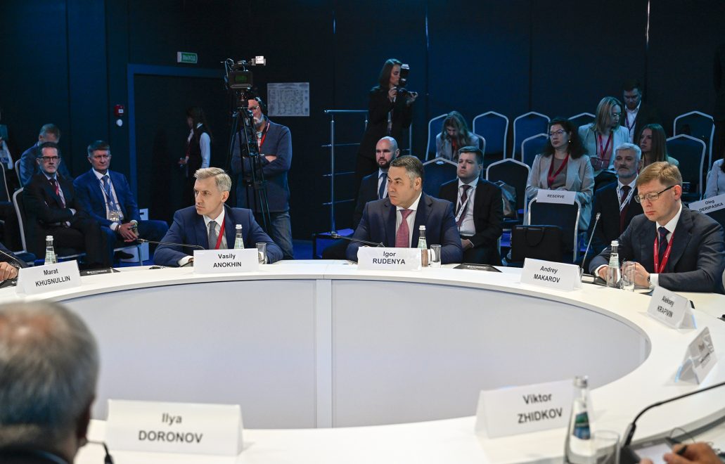 Губернатор на ПМЭФ