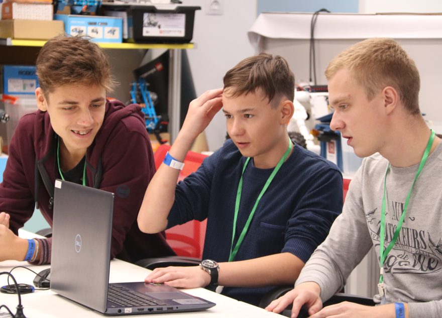 Подростки, школьники