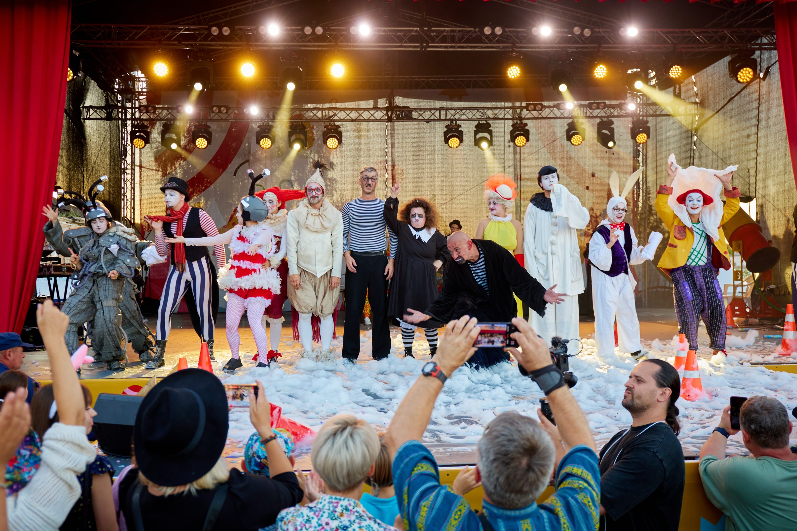 Основная сцена  Карандаш феста  в Старице, финальный поклон. Фото   пресс служба  Карандаш феста 