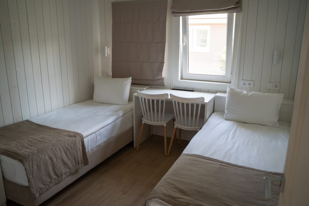 Отель, А.Зубов 1