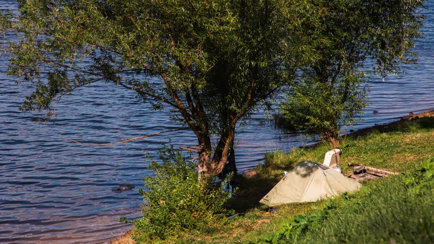 отдых на природе, река, палатка