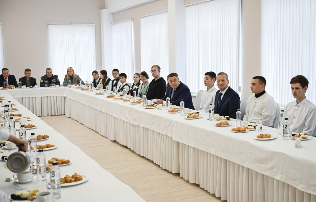 губернатор, студенты