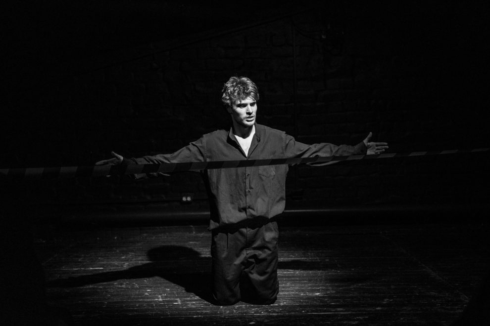 сцена из спектакля Поединок фото Кристина Белякова= 