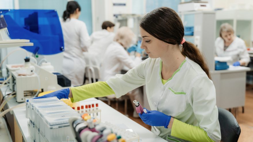 студенты медики