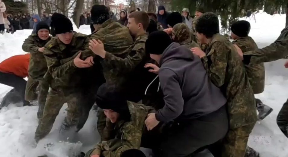 стенка на стенку