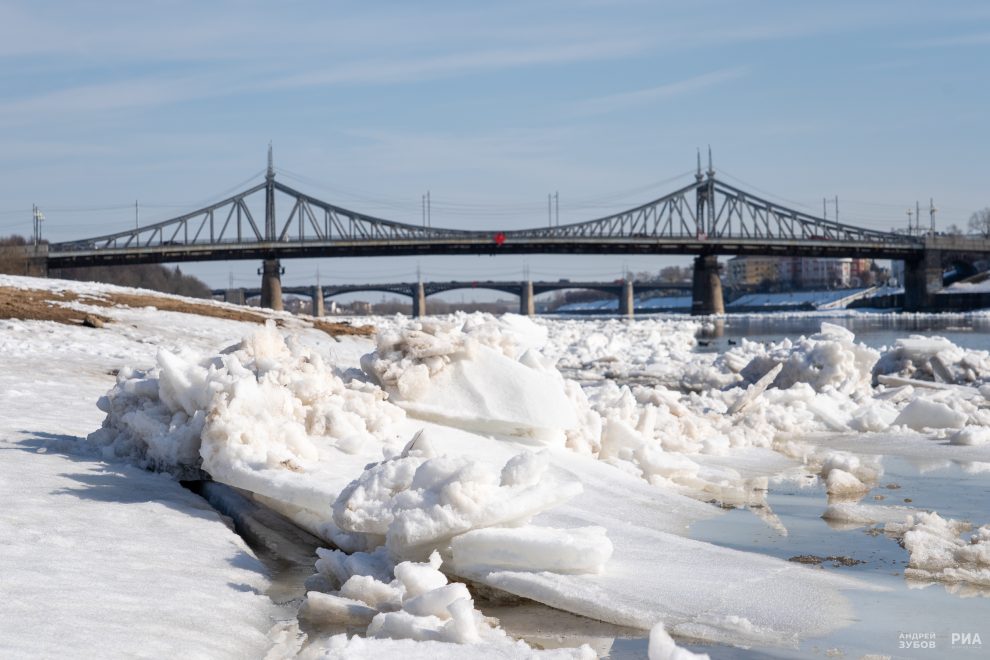 весна, Волга