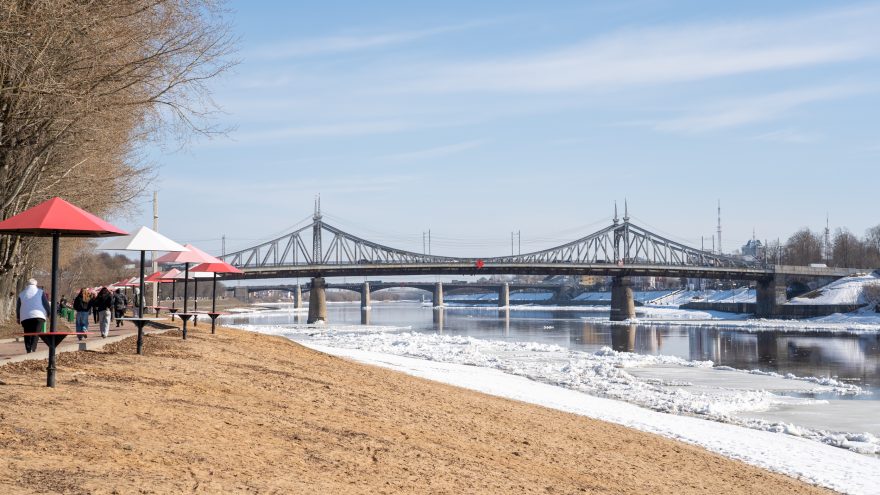 Весна. Волга