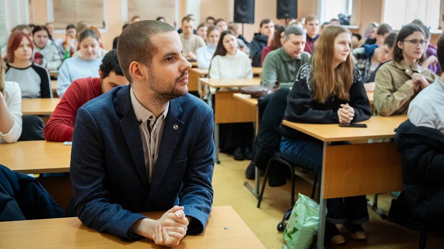 Плотников, студенты