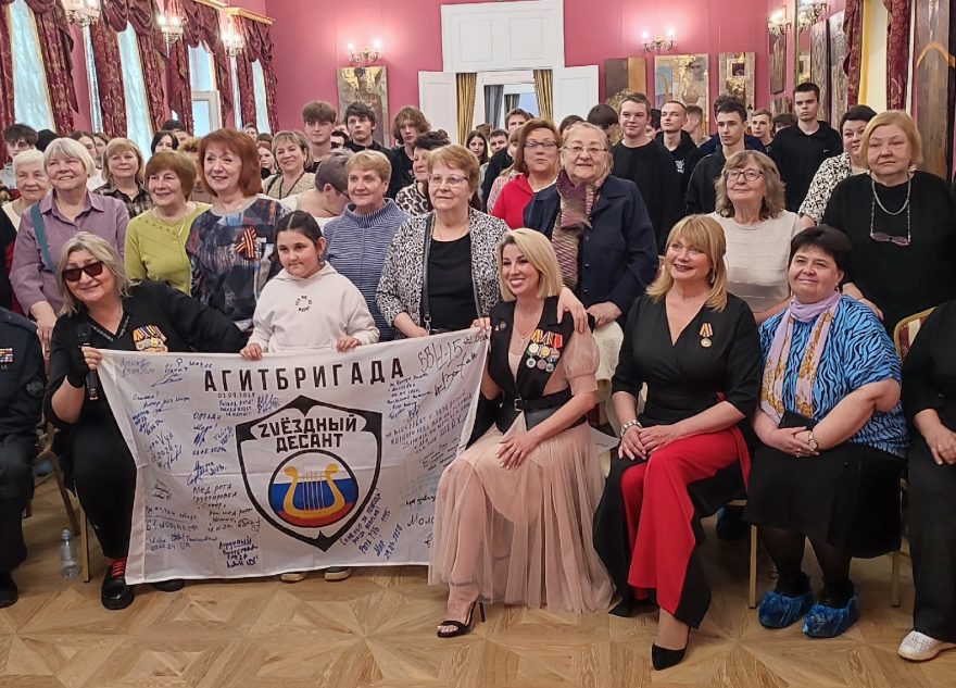 агитбригада передала экспонаты в виэм торжка