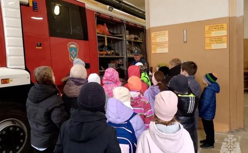 В Ржеве школьники посетили пожарную часть