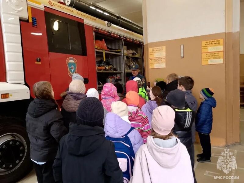 В Ржеве школьники посетили пожарную часть
