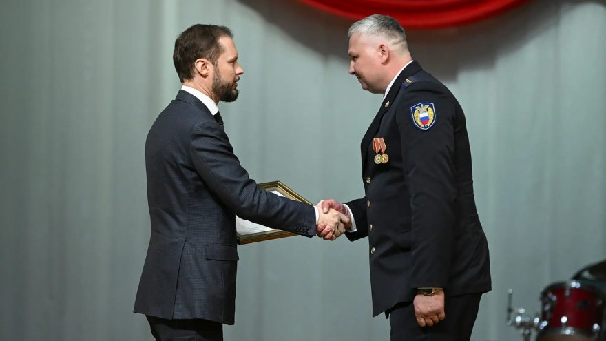 9f7fdbfe de3e 4648 9281 88dd1cc854b6