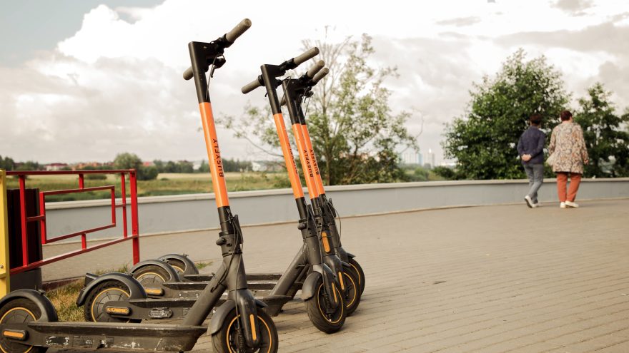 самокат, город, прохожие, парковка, тверь, сим