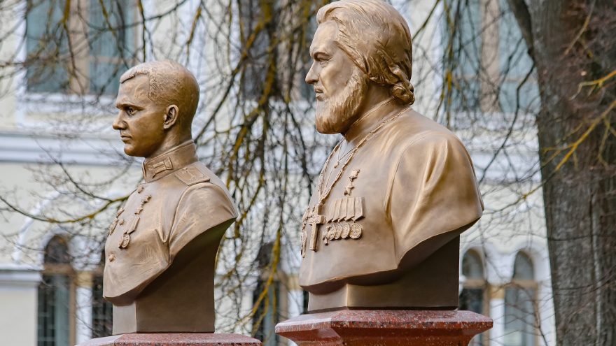 Бюсты Александру Фролову и Михаилу Васильеву Ржев (4)