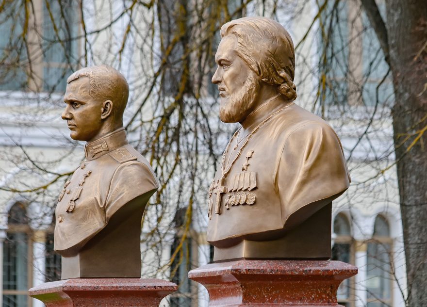 Бюсты Александру Фролову и Михаилу Васильеву Ржев (4)