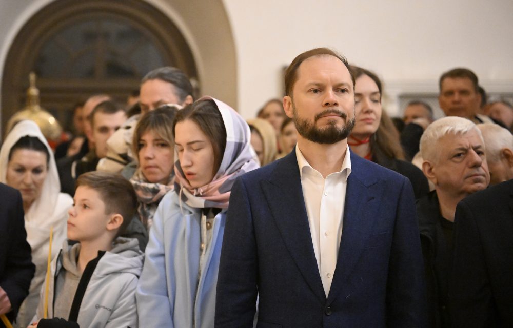 Виталий Королев встретил Светлую Пасху вместе с прихожанами Спасо-Преображенского кафедрального собора