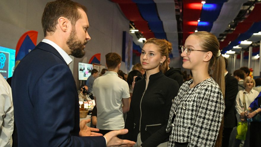 КОРОЛЕВ И СТУДЕНТЫ