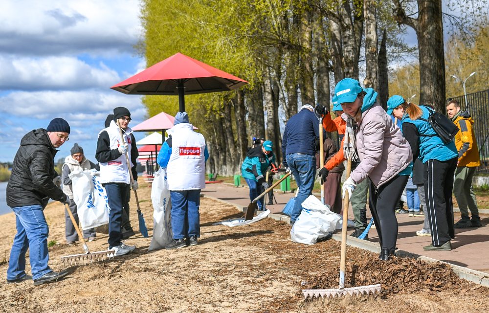 Виталий Королев принял участие в субботнике в Твери