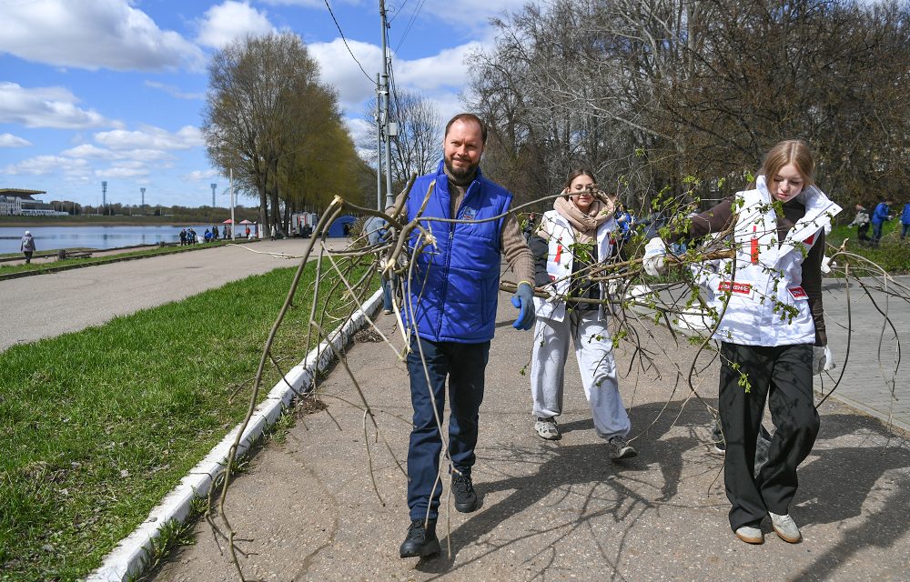 Виталий Королев принял участие в субботнике в Твери