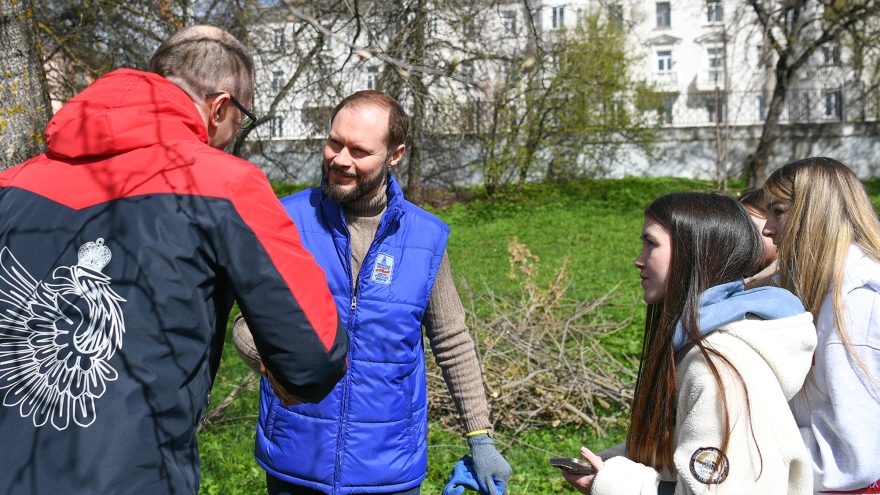 Виталий Королев принял участие в субботнике в Твери