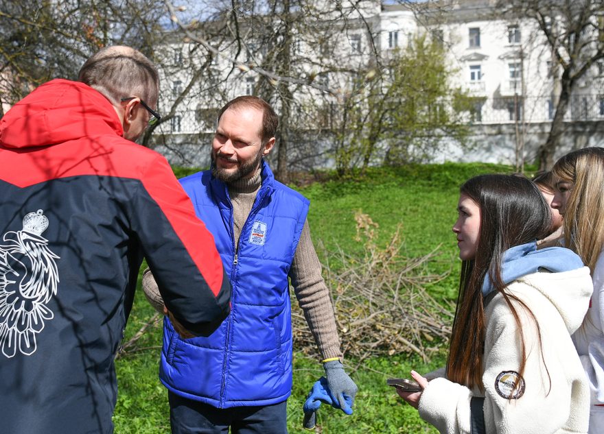 Виталий Королев принял участие в субботнике в Твери
