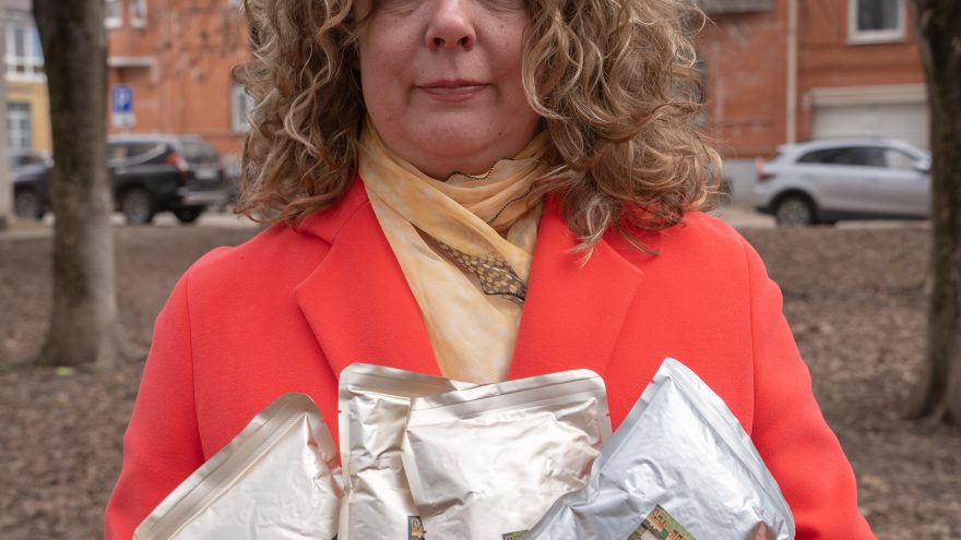 Елена Иванова, волонтер, помощь фронту (1)