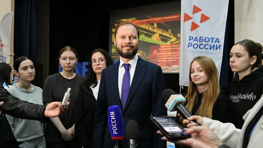 В Твери Виталий Королев посетил ярмарку вакансий