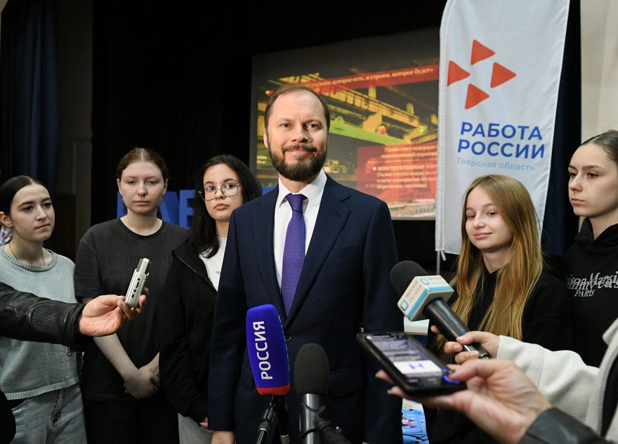 В Твери Виталий Королев посетил ярмарку вакансий